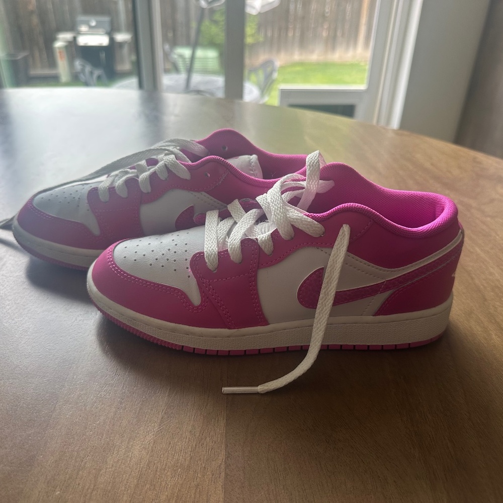 Nike air jordans, hot pink, kids 4.5